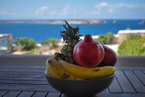 Villa 78 m2 in Agia Irini, 350 Meter to the Beach for 4 Guests With Po