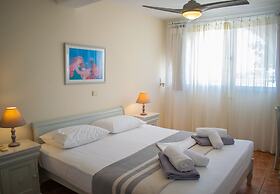 Villa 78 m2 in Agia Irini, 350 Meter to the Beach for 4 Guests With Po