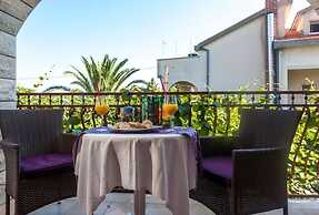 Delightful Apartment With Balcony and Sea View