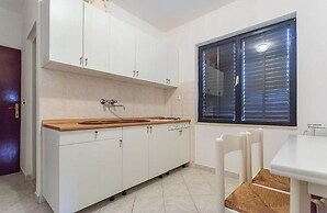 Delightful Apartment With Balcony and Sea View