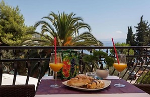 Delightful Apartment With Balcony and Sea View