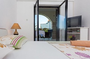 Delightful Apartment With Balcony and Sea View