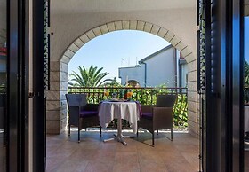 Delightful Apartment With Balcony and Sea View