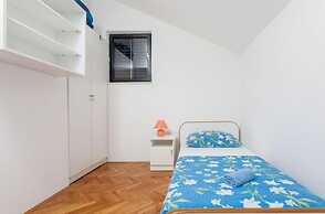 Excellent Apartment With Balcony and Sea View