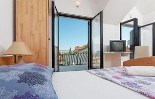 Excellent Apartment With Balcony and Sea View