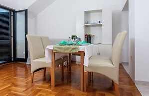 Excellent Apartment With Balcony and Sea View