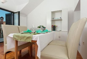 Excellent Apartment With Balcony and Sea View