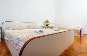 Exquisite Apartment With Balcony and Sea View