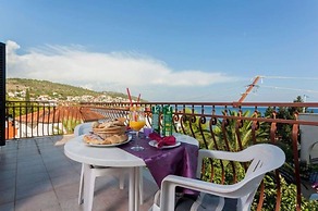 Exquisite Apartment With Balcony and Sea View