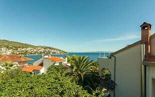 Exquisite Apartment With Balcony and Sea View