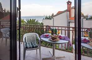 Exquisite Apartment With Balcony and Sea View