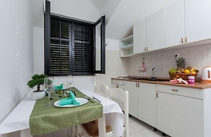 Exquisite Apartment With Balcony and Sea View