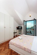 Exquisite Apartment With Balcony and Sea View