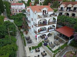 Charming Apartment With Balcony and Sea View