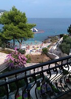 Lavish Double Bed Room With Balcony and Sea View