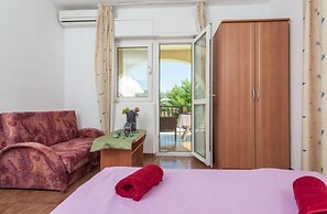 Lavish Double Bed Room With Balcony and Sea View
