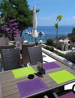 Lovely Double Bed Room With Balcony and Sea View