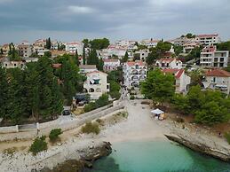 Lovely Double Bed Room With Balcony and Sea View
