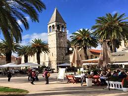 Lovely Double Bed Room With Balcony and Sea View