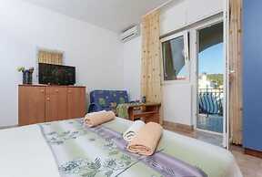 Beautiful Double Bed Room With Balcony and Sea View