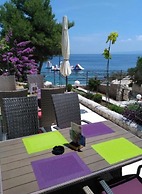 Beautiful Double Bed Room With Balcony and Sea View