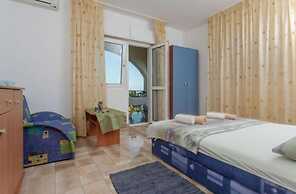 Beautiful Double Bed Room With Balcony and Sea View