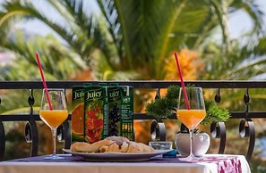 Beautiful Double Bed Room With Balcony and Sea View