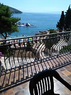 Beautiful Double Bed Room With Balcony and Sea View