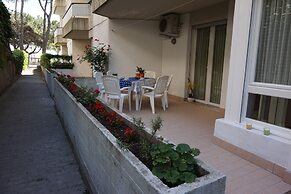 Nice Renewed Beachfront Flat With Patio on the Ground Floor by Beahost