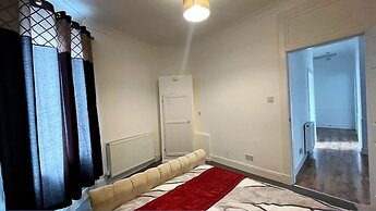 Entire Apartment With 2 Bedroom & 6 Sleepers Next to M90; Best for Hol