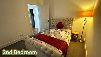 Luxury 2 Bedroom Entire Flat - Self Check in & Check out