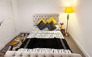 Luxury 2 Bedroom Entire Flat - Self Check in & Check out
