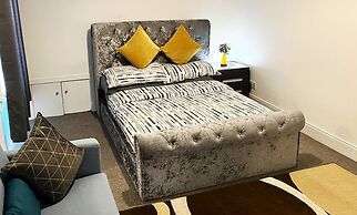 Luxury 2 Bedroom Entire Flat - Self Check in & Check out