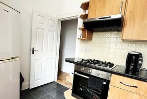 Luxury 2 Bedroom Entire Flat - Self Check in & Check out