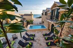 Villa Topolinath Pool