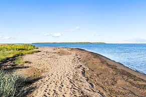 Cozy and Modern Oceanview Cottage With hot Tub