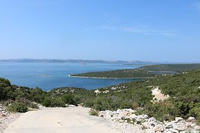 Spacious Robinson House Iris With Pool