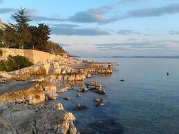 Spacious Robinson House Iris With Pool