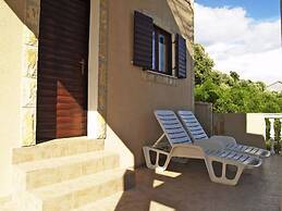 Spacious Robinson House Iris With Pool