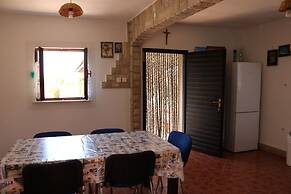 Spacious Robinson House Iris With Pool