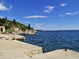 Spacious Robinson House Iris With Pool