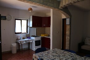 Spacious Robinson House Iris With Pool