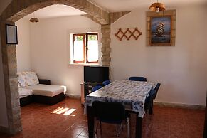 Spacious Robinson House Iris With Pool