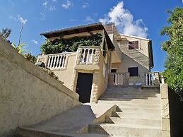 Spacious Robinson House Iris With Pool