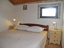 Spacious Robinson House Iris With Pool