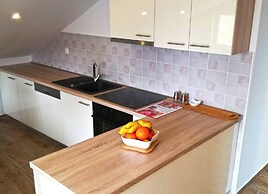 All New Seafront Apartment Yvonne, Sleeps 5