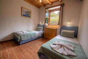 Stone Villa I in Petres