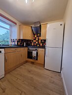 Lovely 2 Bedroom Apartment With Private Parking