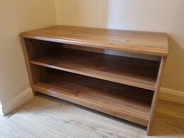 Lovely 2 Bedroom Apartment With Private Parking