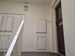 Lovely 2 Bedroom Apartment With Private Parking